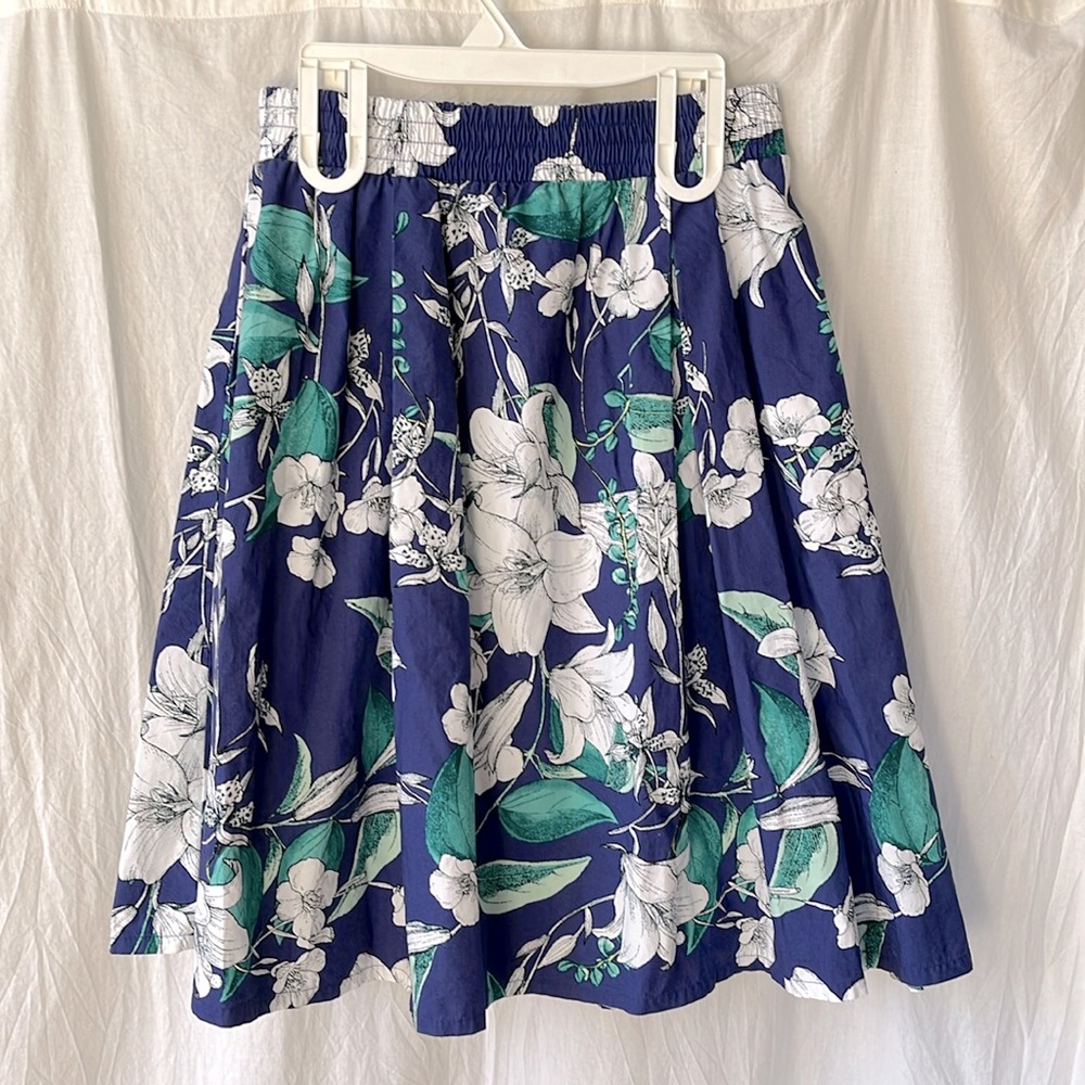 🌸 Floral knee length Cynthia Rowley skirt size M